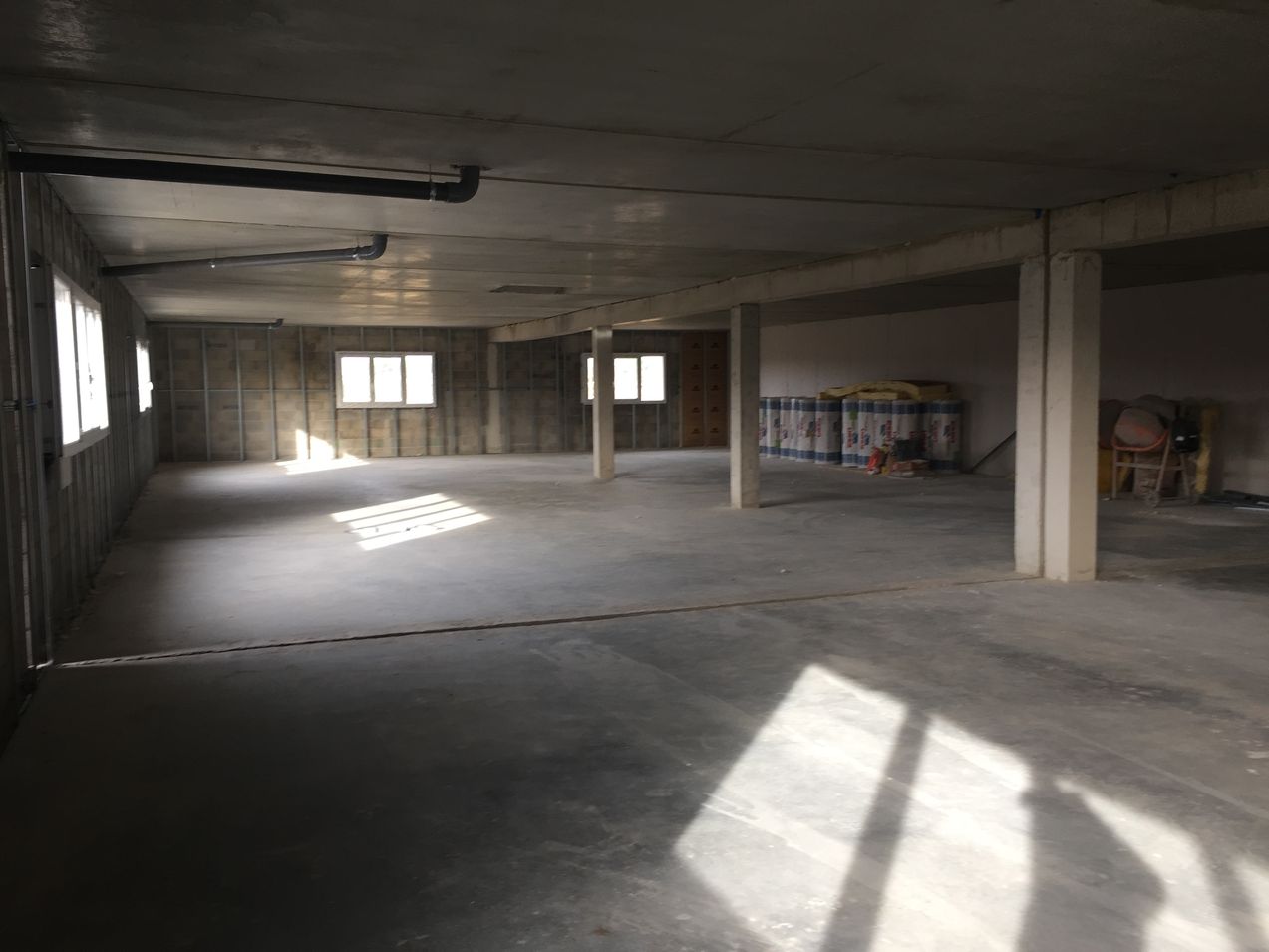 entrepôts et bureaux à louer à eguilles 13510