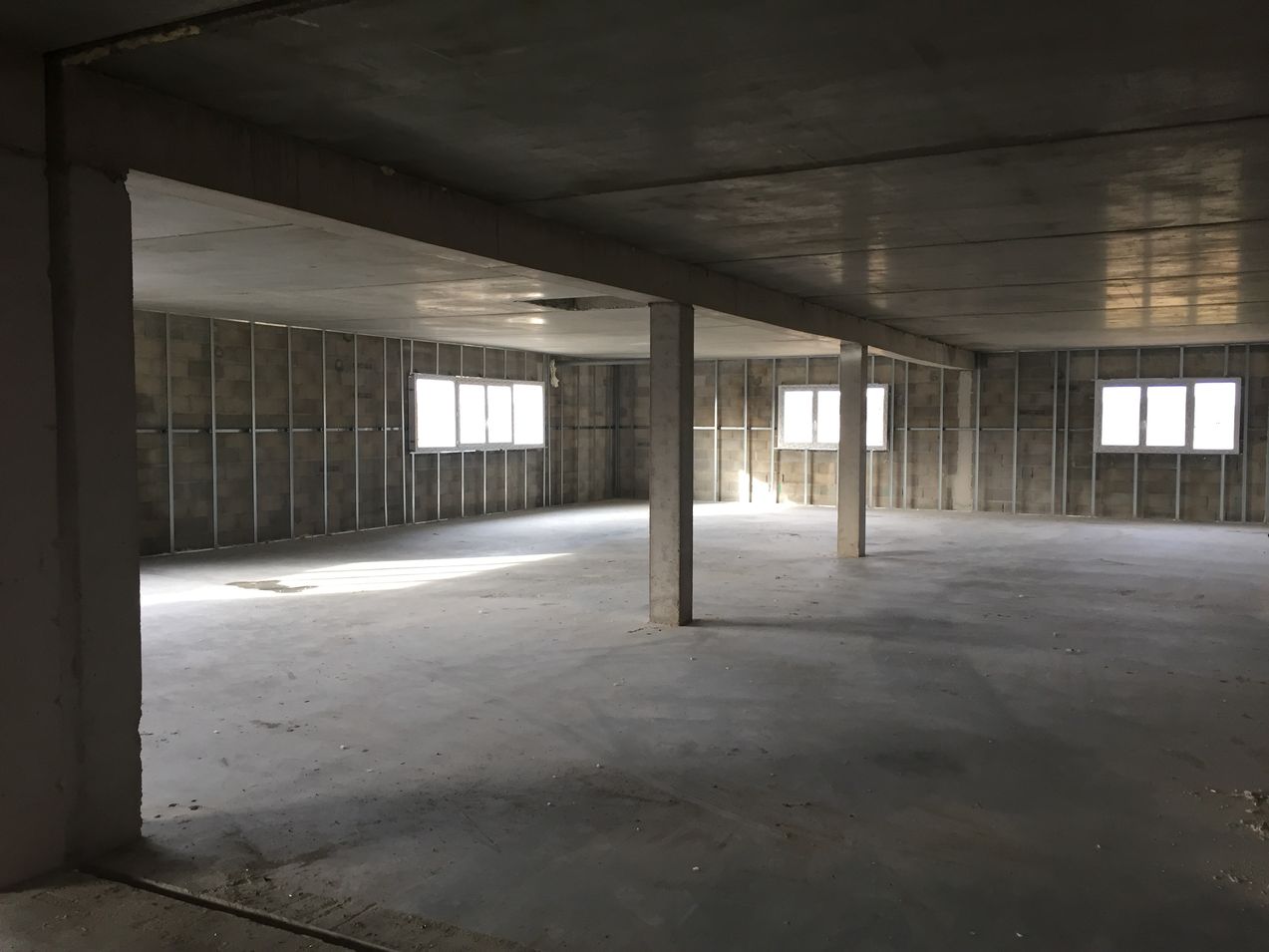 Entrepôt  eguilles  parc d'activités des jalassières entrepôts neufs et divisibles