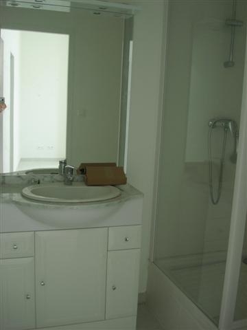 Appartement  velaux  village très bon état, stationnement facile.