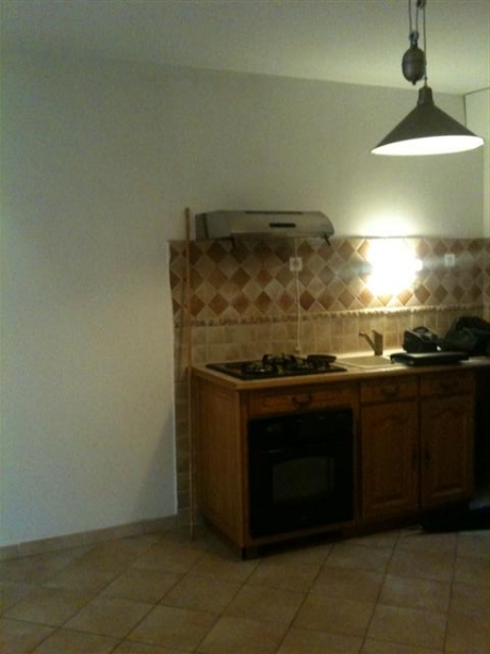 eguilles maison de village  2 chambres en tres bon etat garage terrasse