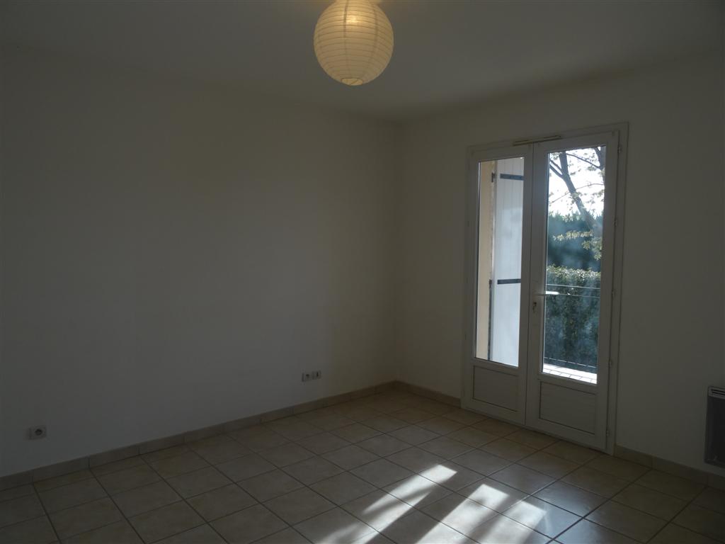 chambre rdc dans maison T4 velaux