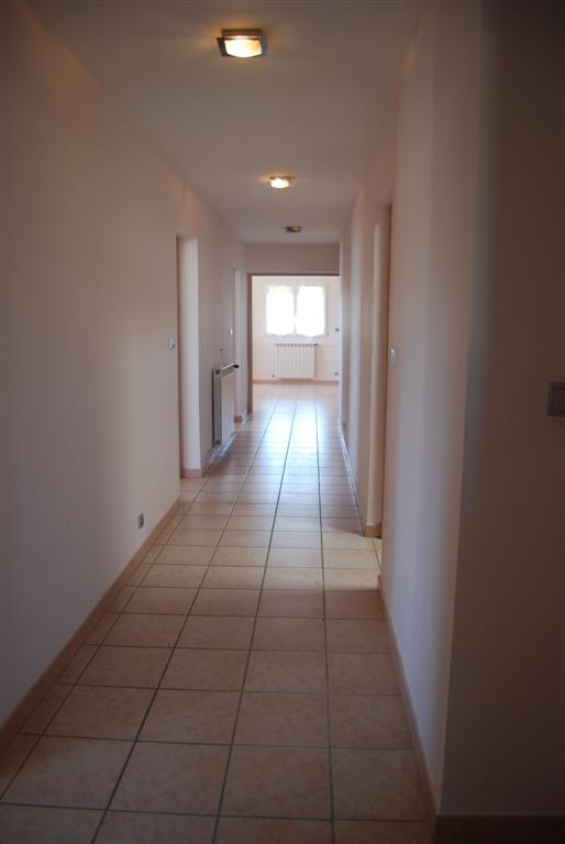 couloir avec placard appartement T4 13