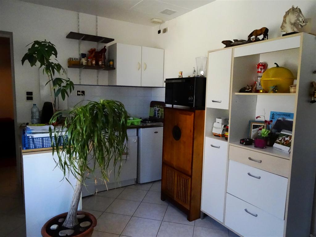 espace cuisine aménagé logement en location à velaux
