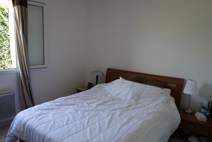 chambre d'une maison T4 pp à louer 13880