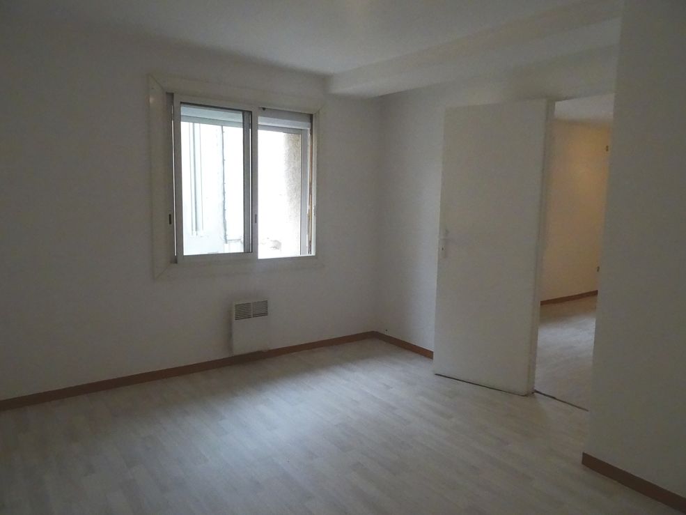 chambre d'un T2 à louer à la fare les oliviers 13580