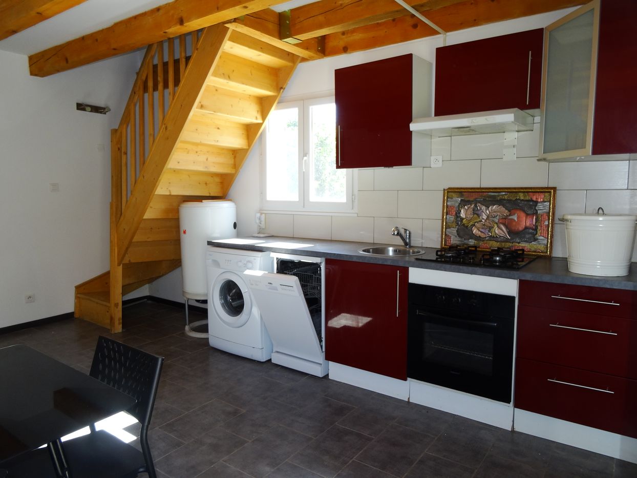 Appartement  la fare les oliviers  campagne excellent état calme absolu jardinet et parking