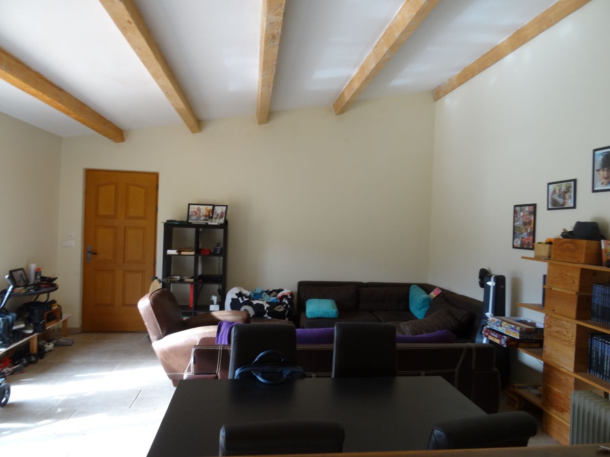 Maison mitoyenne  velaux  proximité village et ecole très bon état