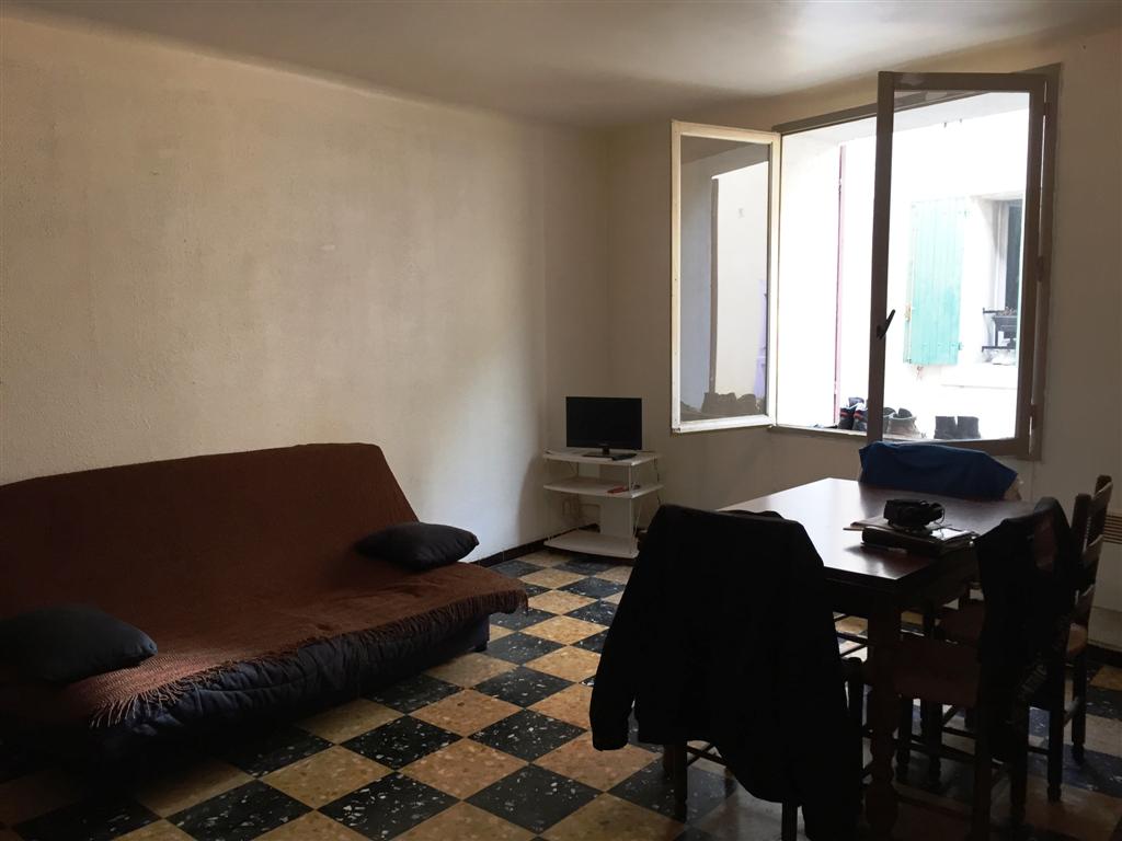 séjour d'un appartement T3 à vendre à velaux 13880