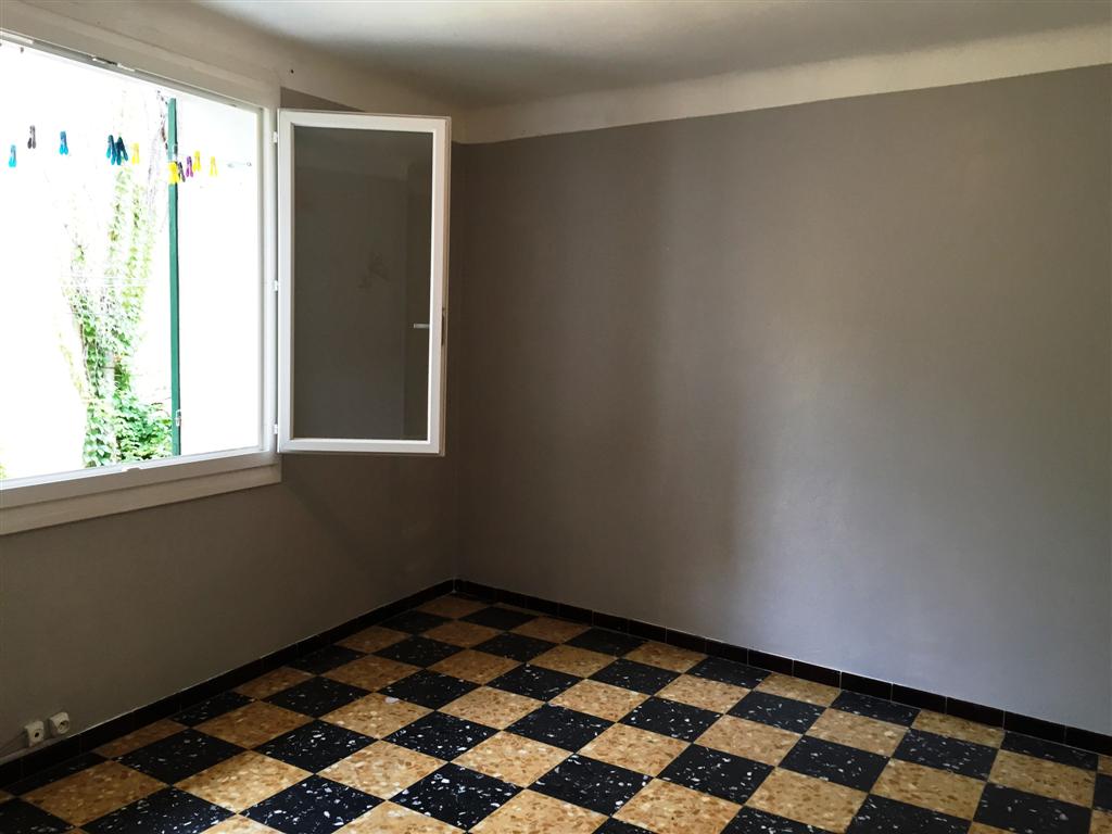 chambre d'un appartement T3 en vente dans le village de velaux 13880