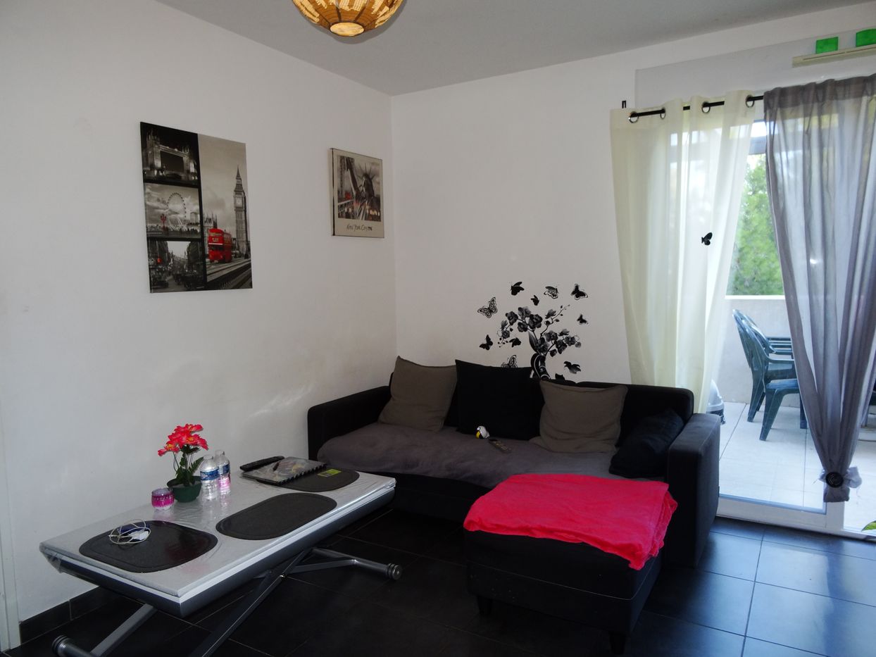 séjour d'un beau T3 proche base aérienne salon de provence