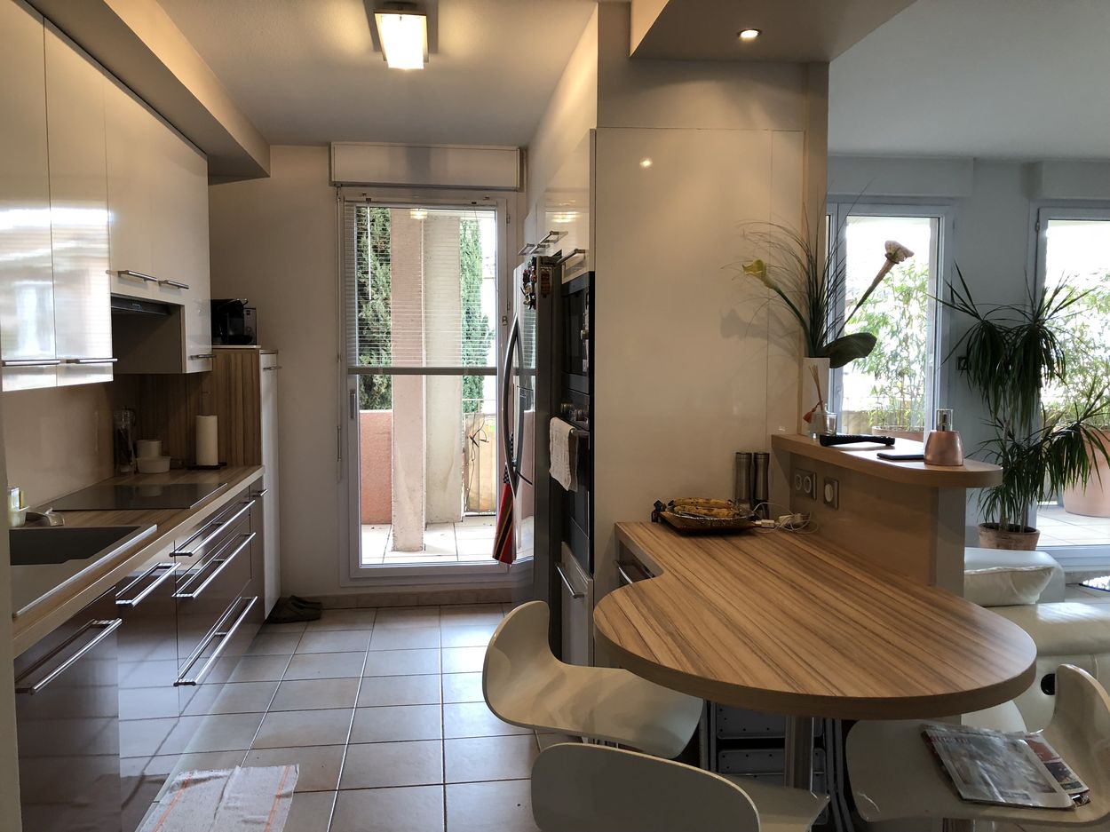 appartement T4 13090 à vendre bus au pied de la résidence aix en provence