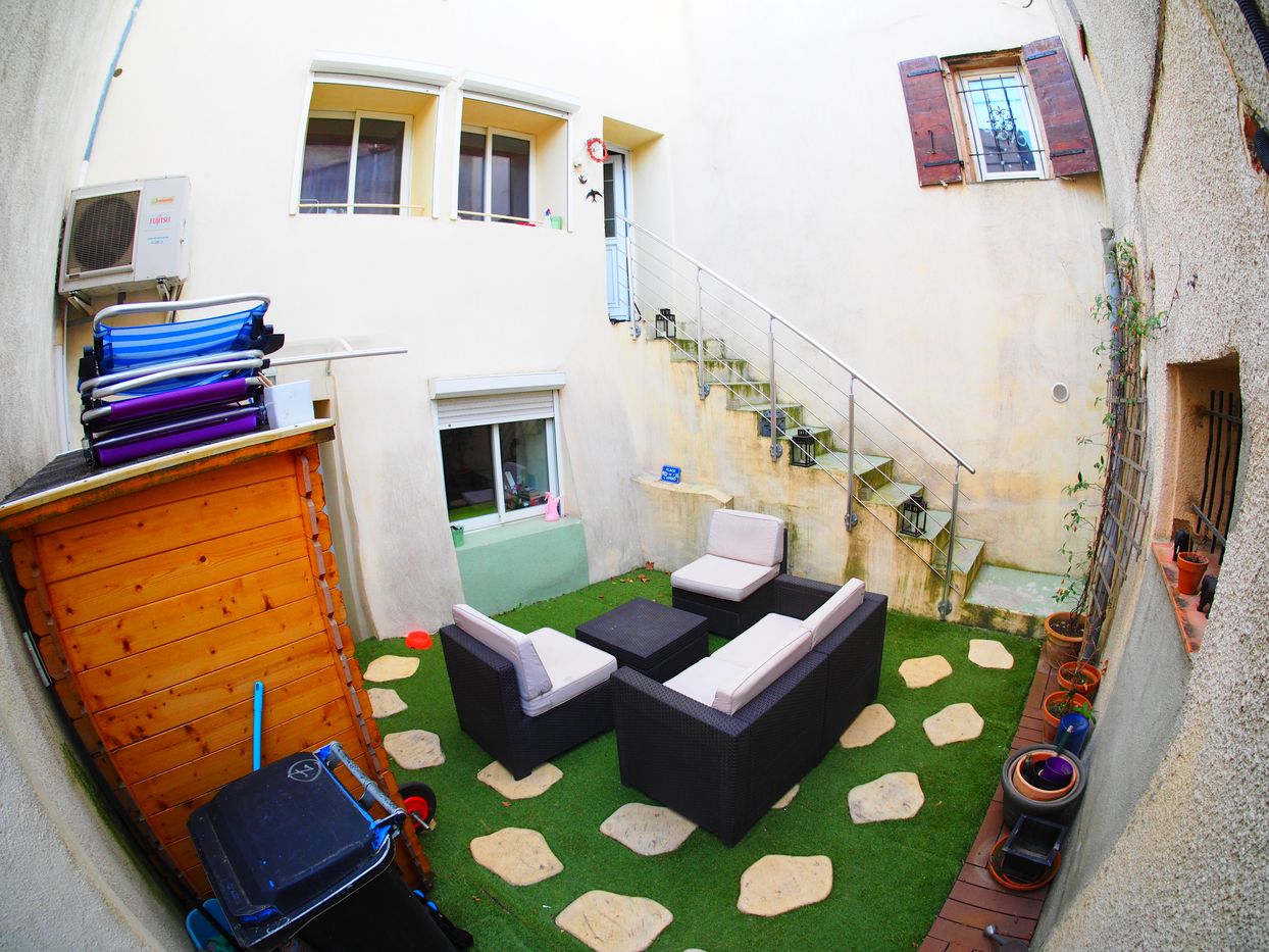 cour privative d'une maison de village velaux à vendre 13