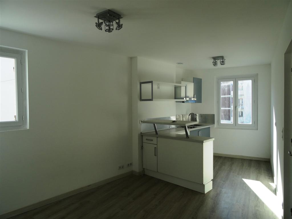 séjour cuisine ouverte d'un T2 à vendre 13007 le roucas blanc