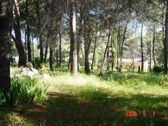 Terrain  éguilles pays aixois  quartier calme possibilité deux logements 5 minutes centre ville