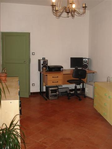 Maison de ville  la fare les oliviers  centre ville terrasse et garage