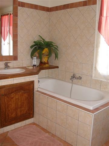 Maison mitoyenne  la fare les oliviers  quartier calme sans nuisances proche des ecoles