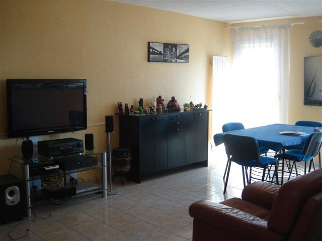Appartement  vitrolles  proche commodites appartement rehabilite traversant copropriete tres bien entretenue