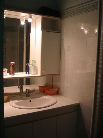 Appartement  vitrolles  proche commodites appartement rehabilite traversant copropriete tres bien entretenue