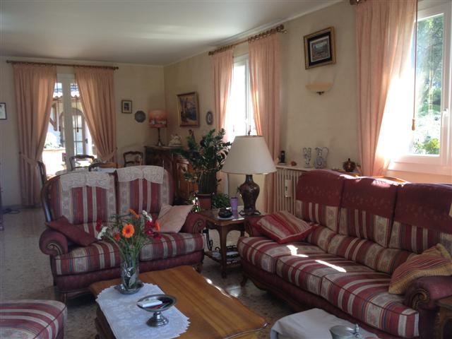 Villa  ventabren departement 13  proximite commodites secteur calme fort potentiel d amenagement