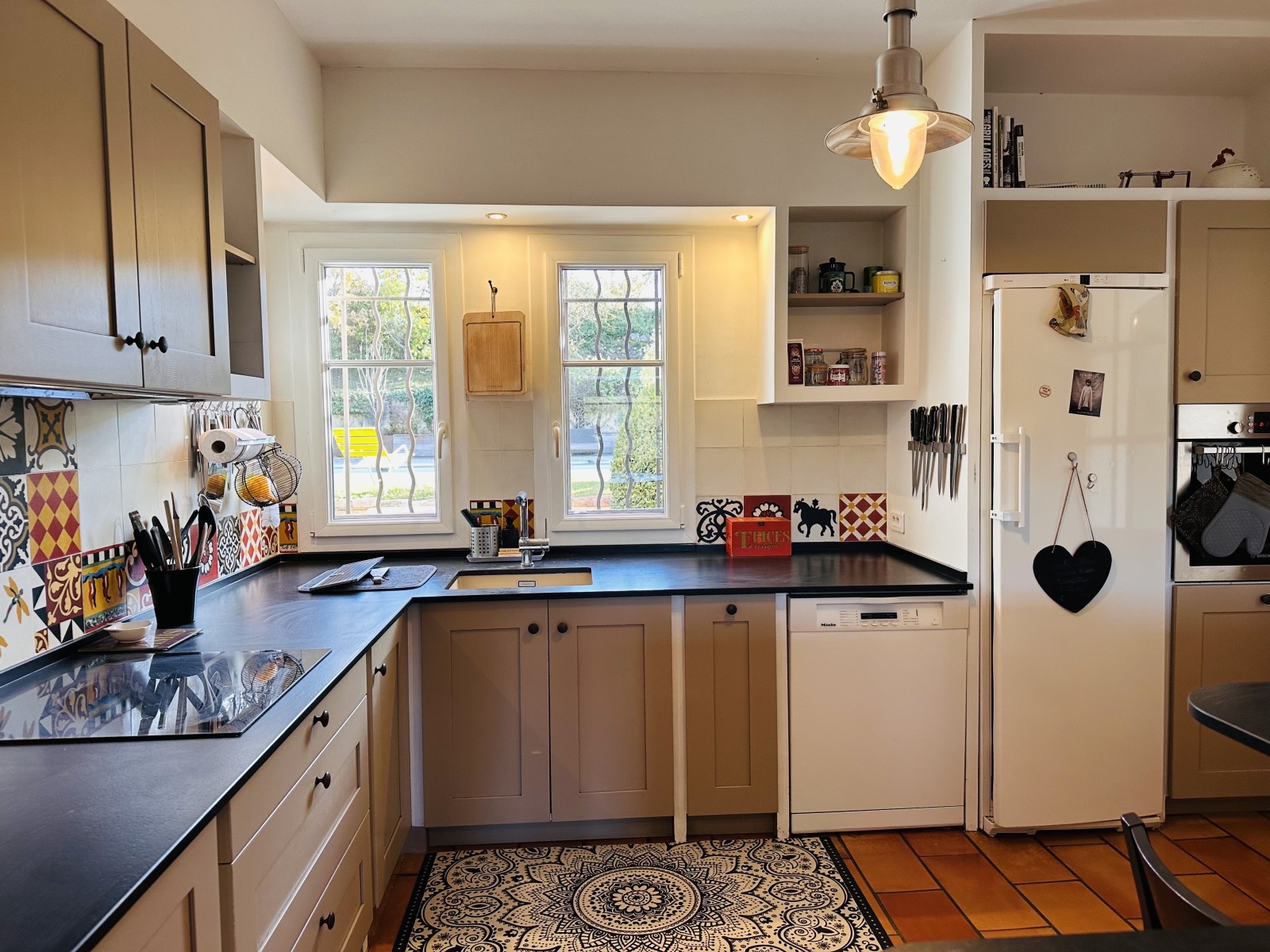 maison meublée en location à ventabren 13122 avec piscine jardin clos