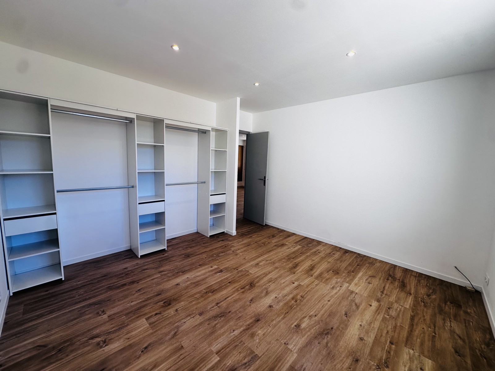 Appartement 2 chambres à louer à velaux avec climatisation et terrasse 13880