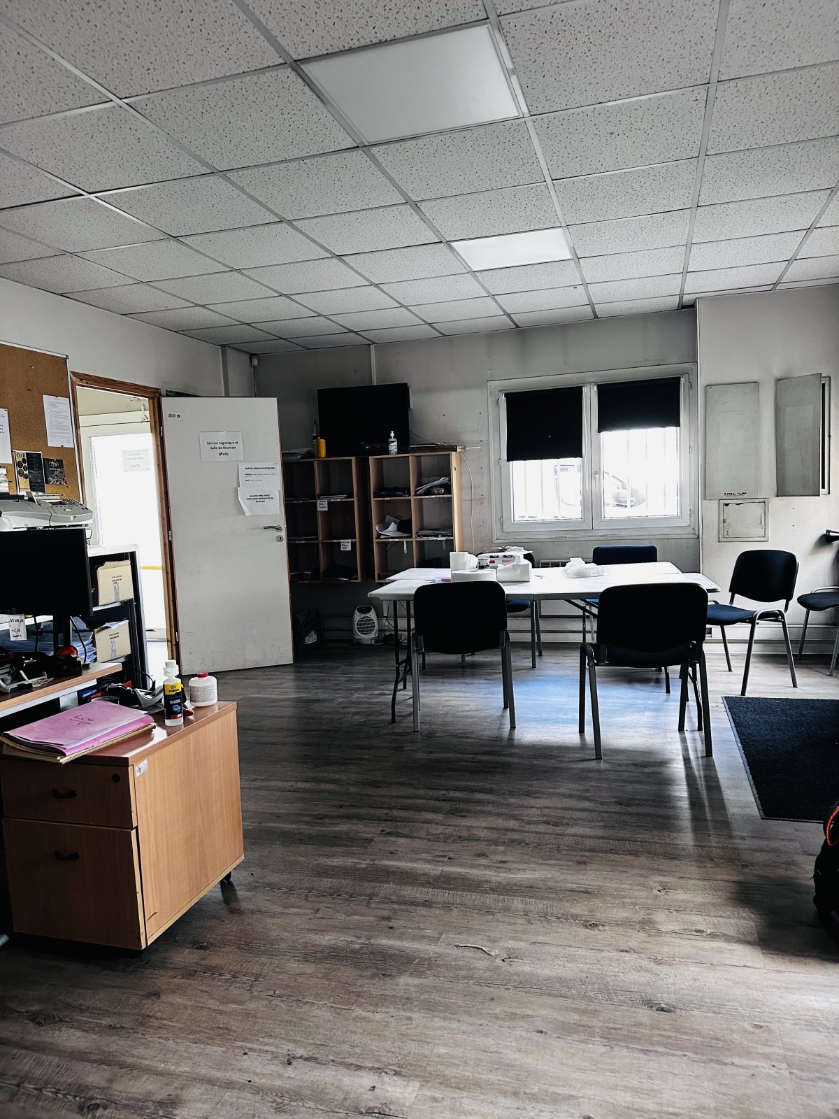 louer à velaux un entrepôt de stockage avec bureaux et stationnement 13880