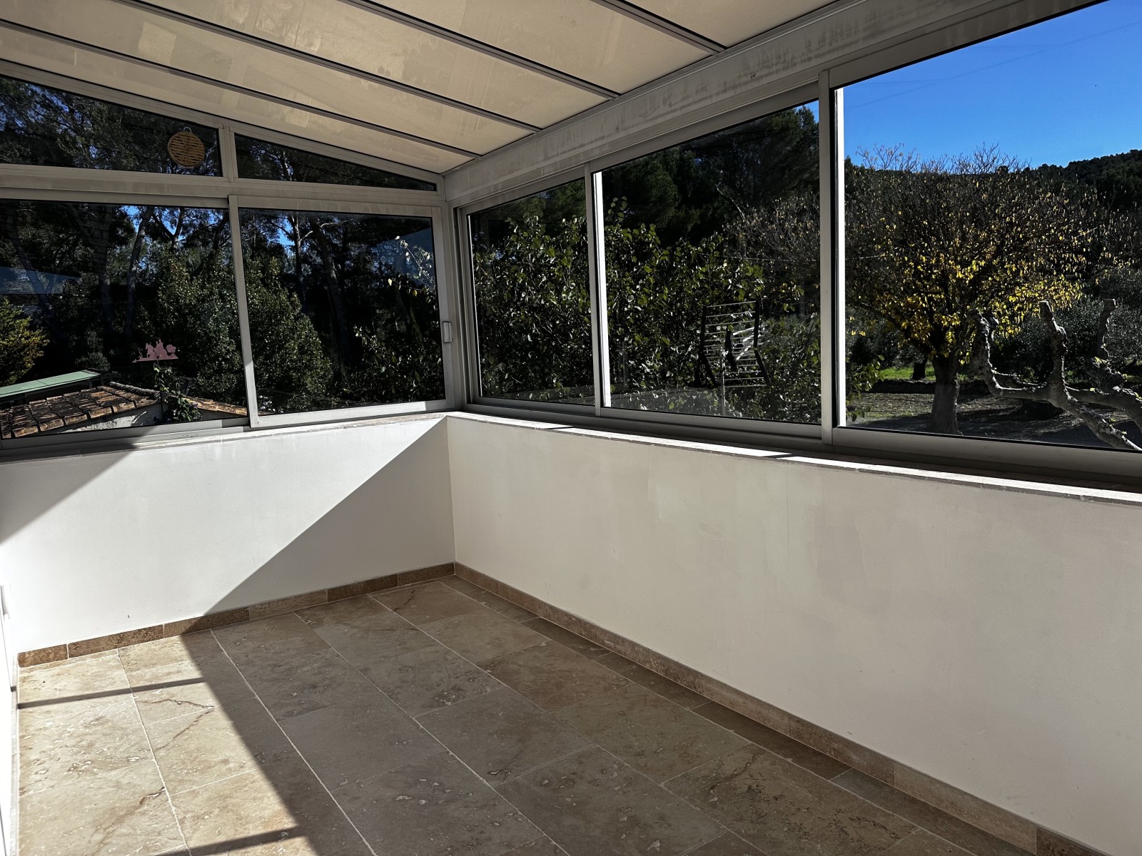 appartement T3 à louer à velaux avec véranda terrasse dans un écrin de campagne 13880