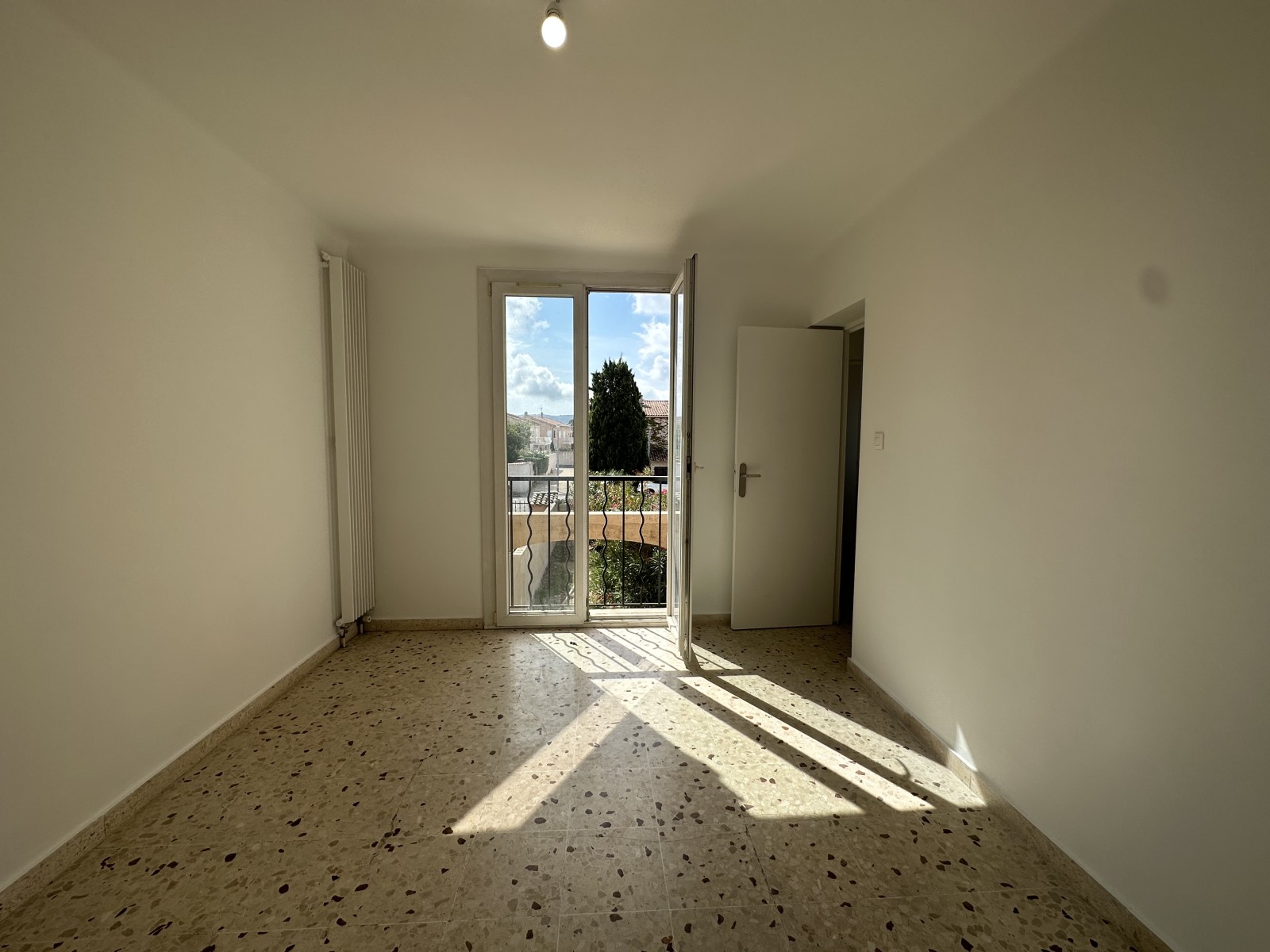 Maison T4 mitoyenne avec garage et jardin disponible à Marignane