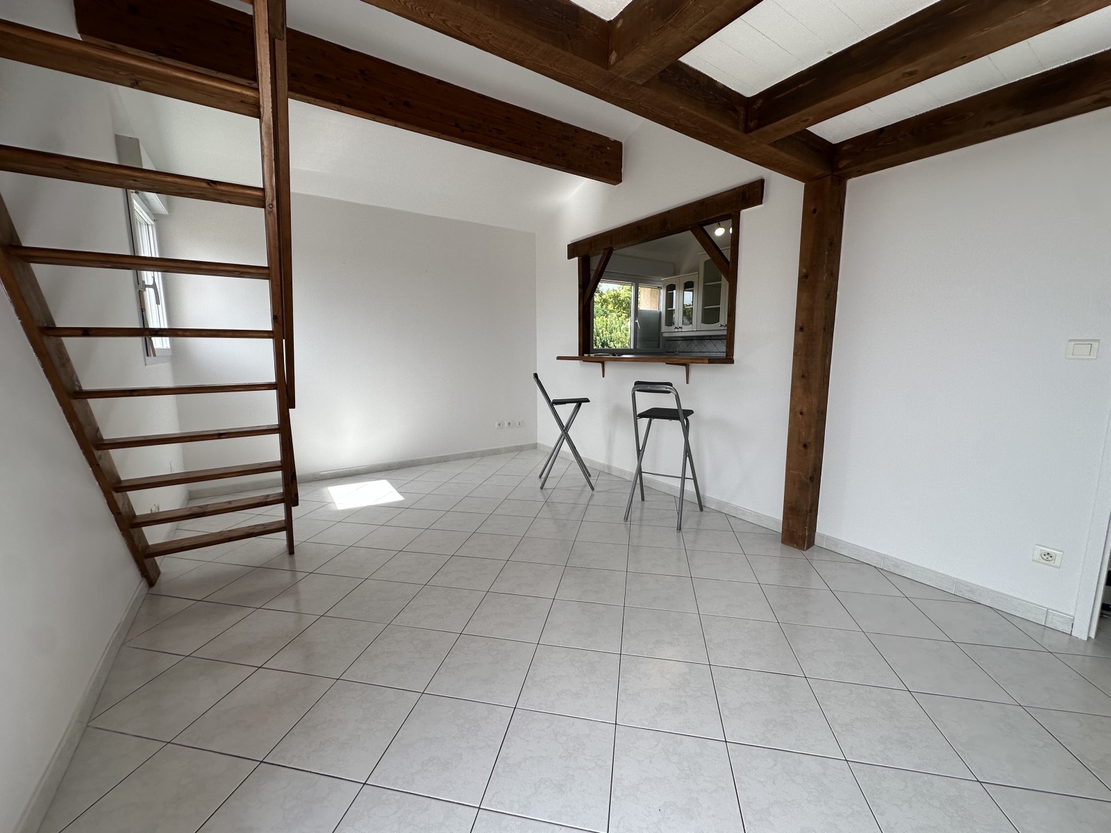 appartement T2 centre ville coudoux dans copropriété avec faibles charges