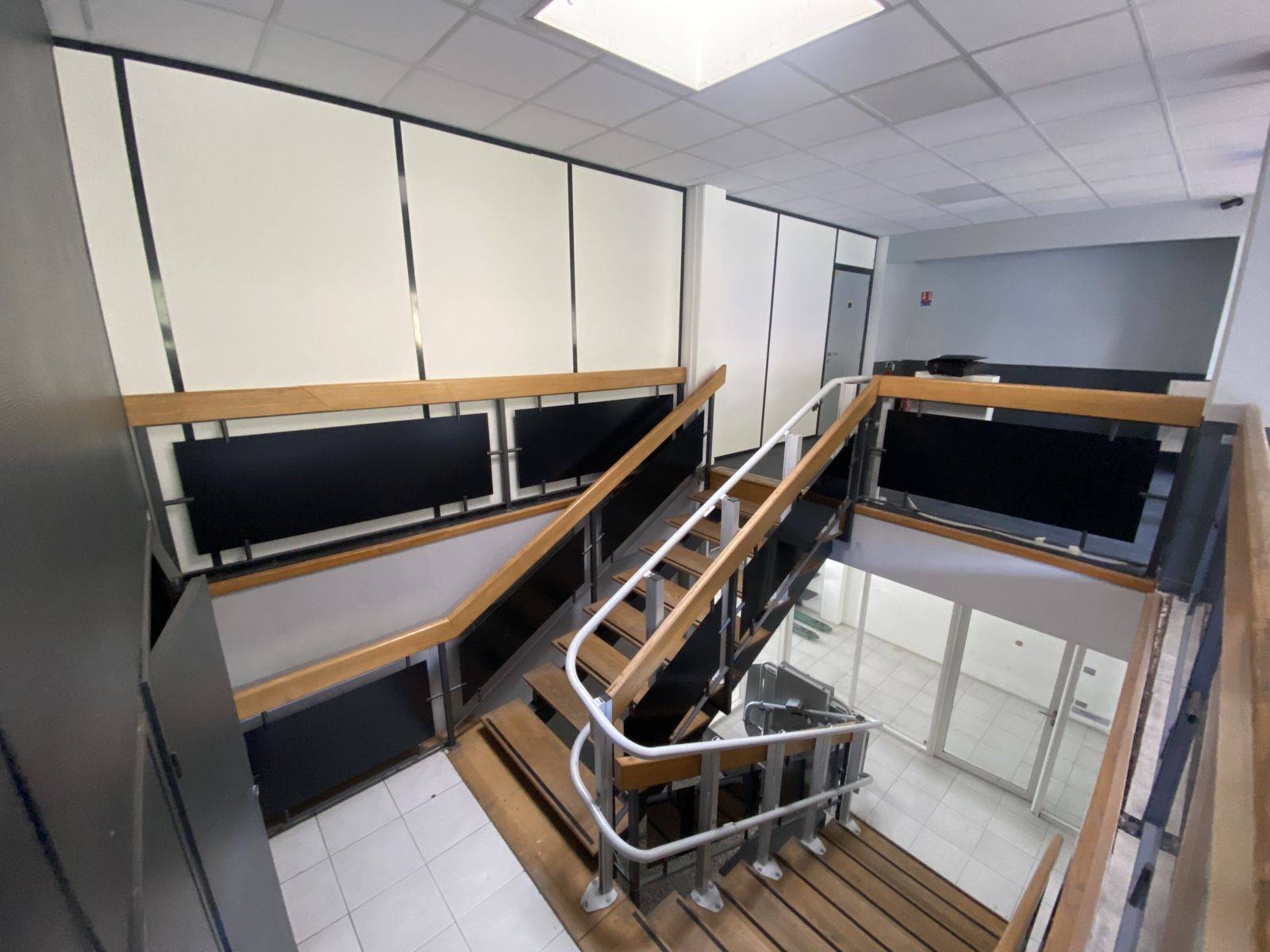 locaux professionnels à louer vitrolles 13127