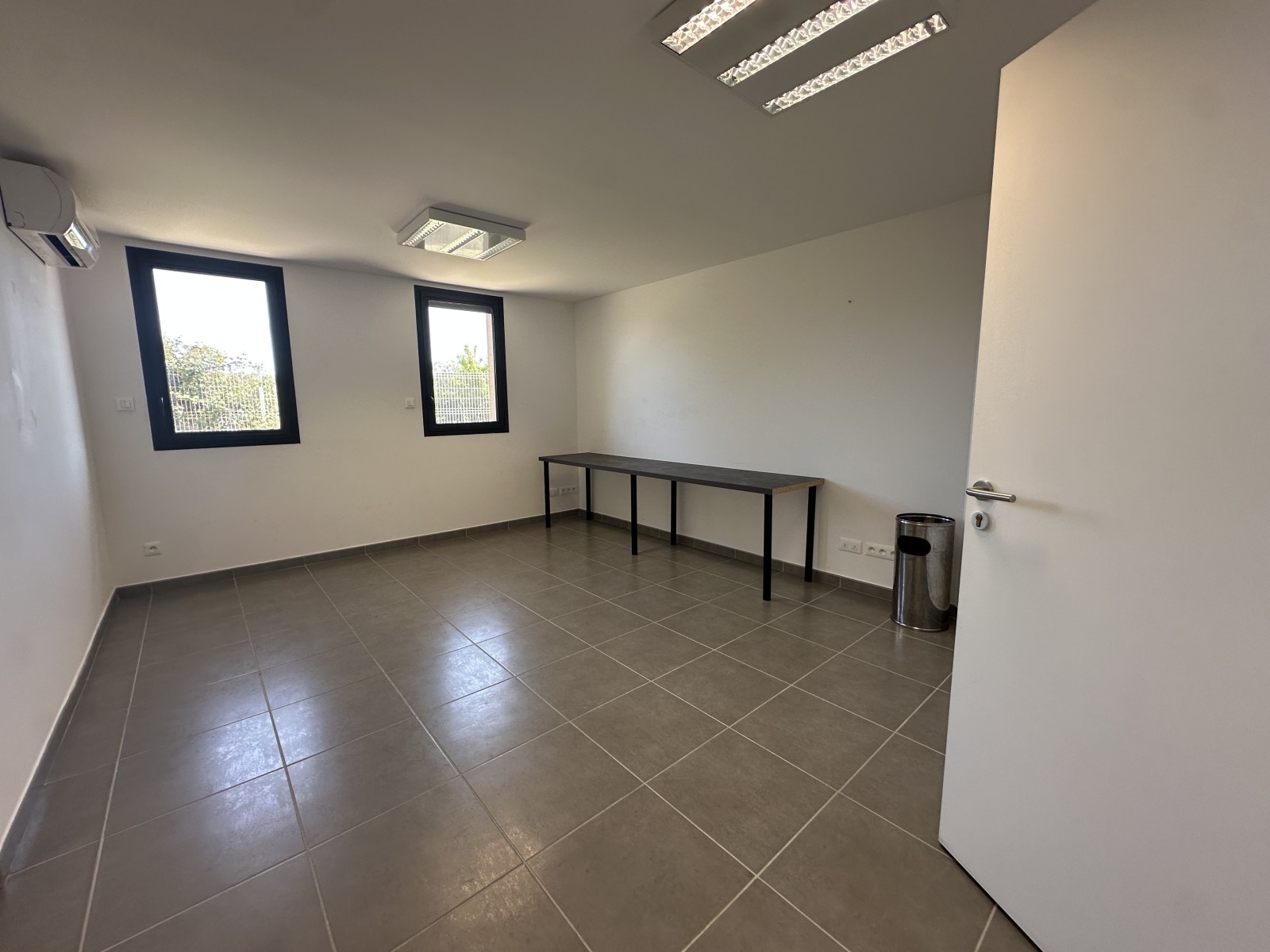 louer un espace professionnel en rdc avec parking à velaux 13880