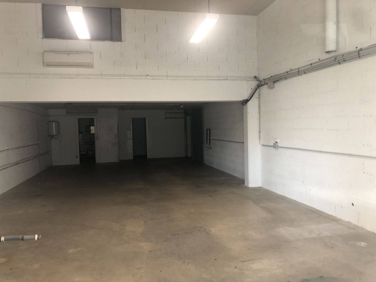 entrepôt avec mezzanine climatisés à louer velaux 13880