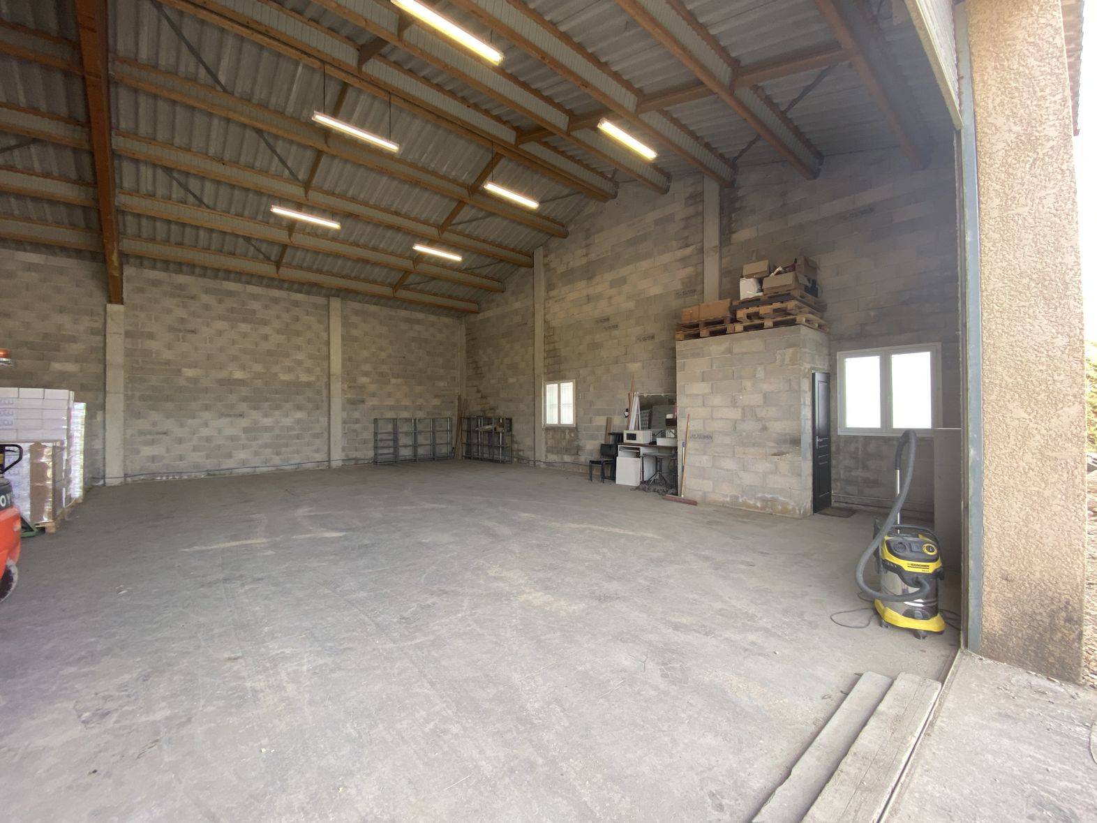 entrepôt à louer berre l'étang 13