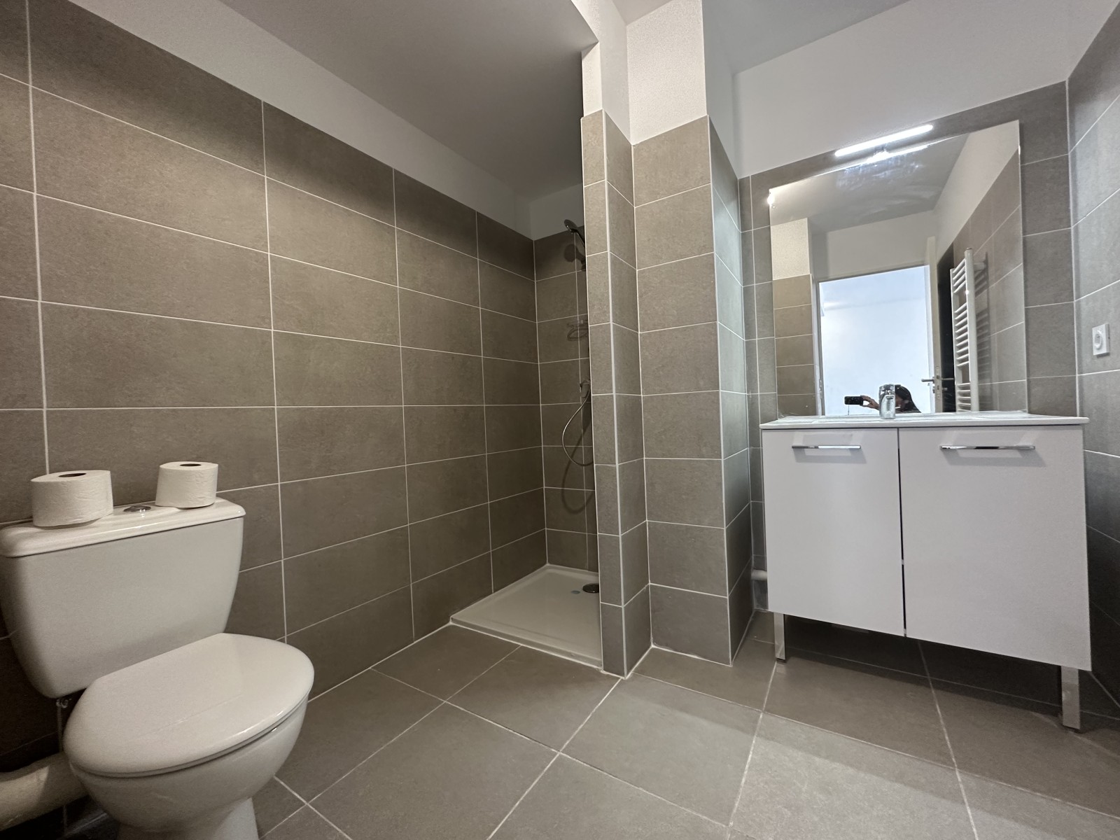 appartement T2 accessible PMR disponible en location dès le 16 octobre 2023 avec parking et terrasse