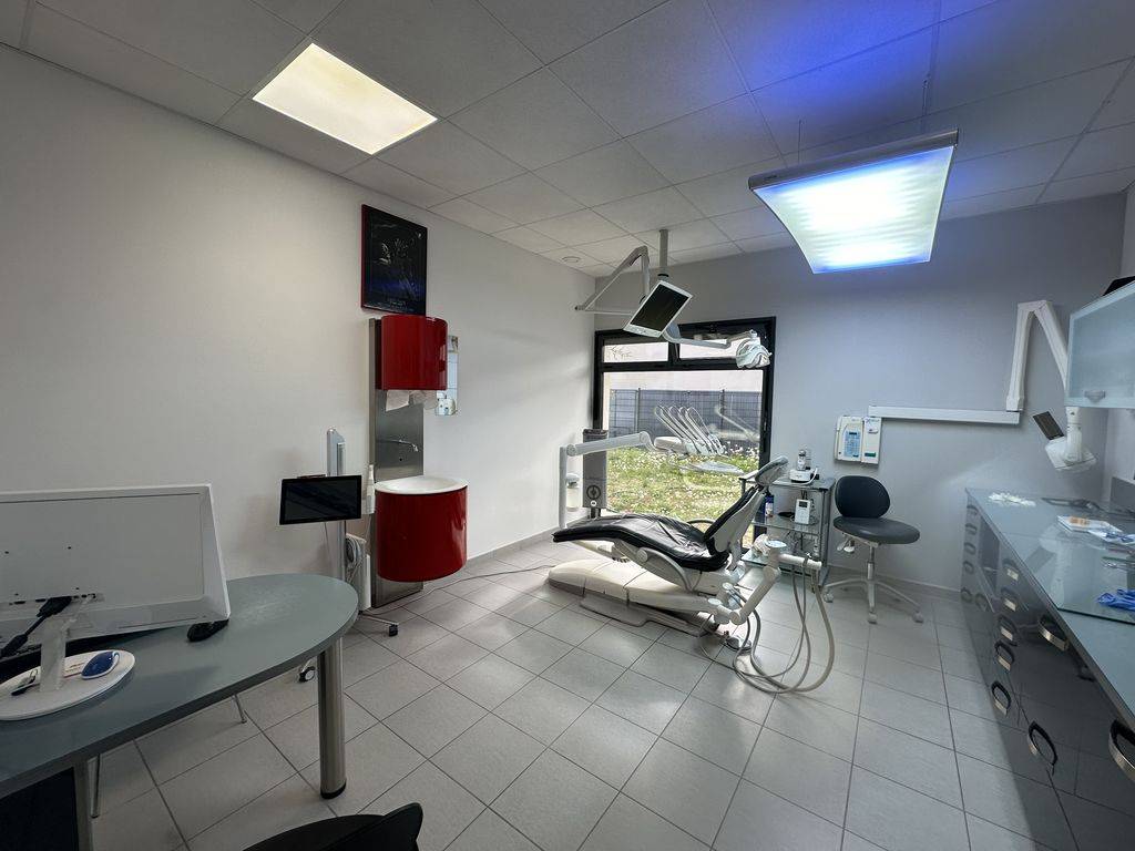 Immeuble professionnel dans un environnement économique à vendre à Velaux