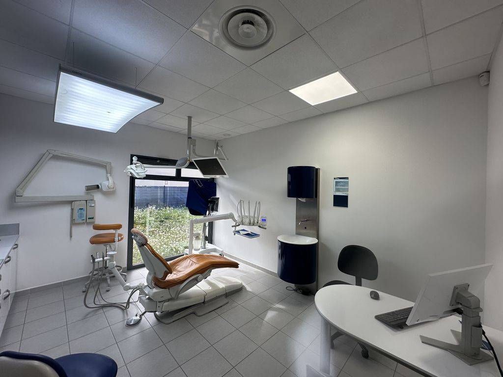 Immeuble professionnel dans un environnement économique à vendre à Velaux