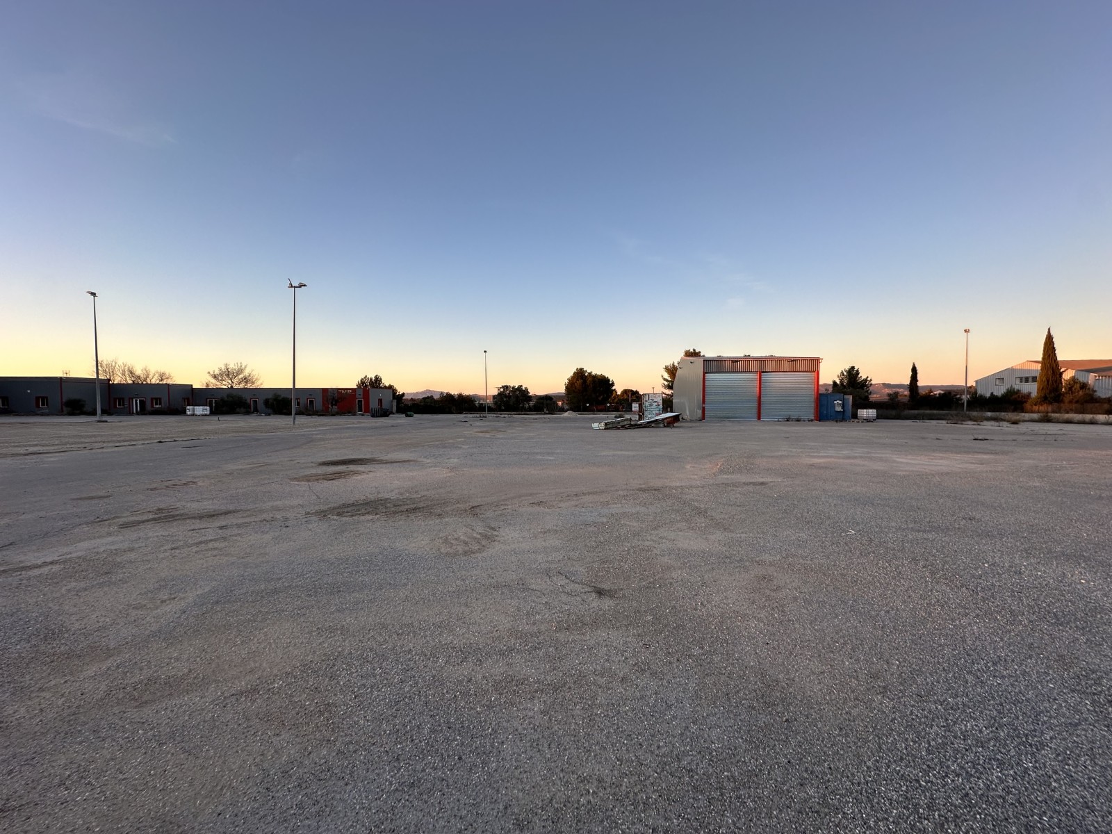 entrepôt avec bureaux climatisés à louer LANCON DE PROVENCE 13680