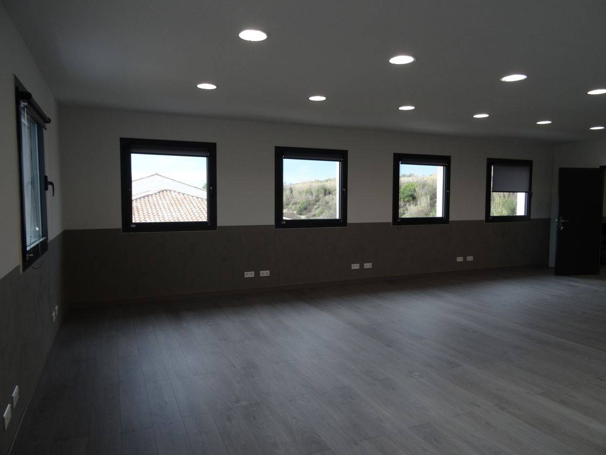 proche accès à louer bureaux climatisés 13880