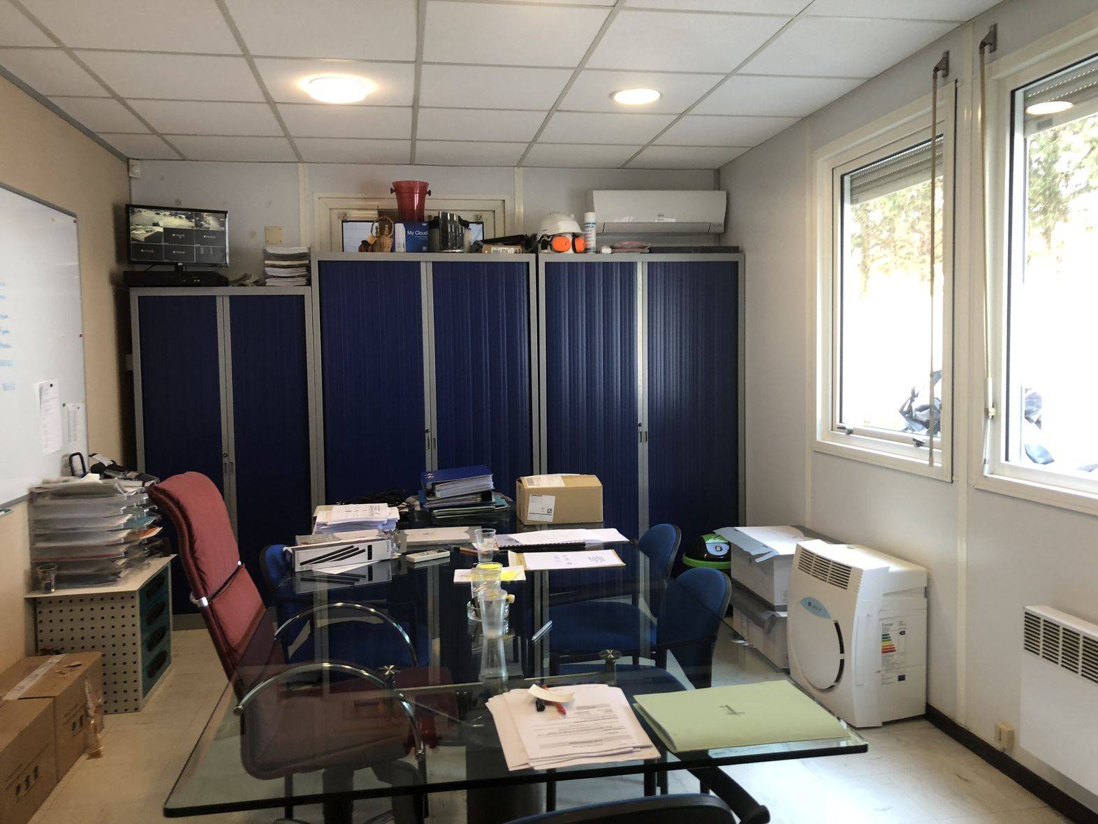 bureaux climatisés et entrepôt avec terrain à louer velaux 13