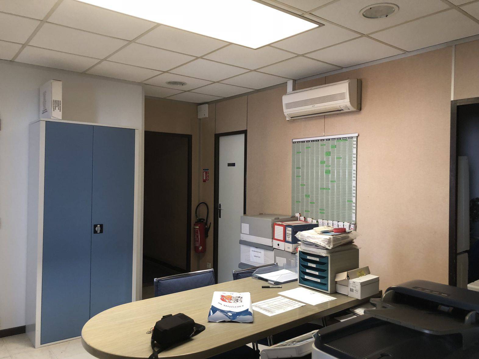 proche autoroute louer entrepot velaux avec bureaux 13880