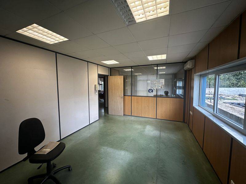 vente d'un immeuble stockage et bureaux climatisés avec parking za de la pile saint cannat 13760