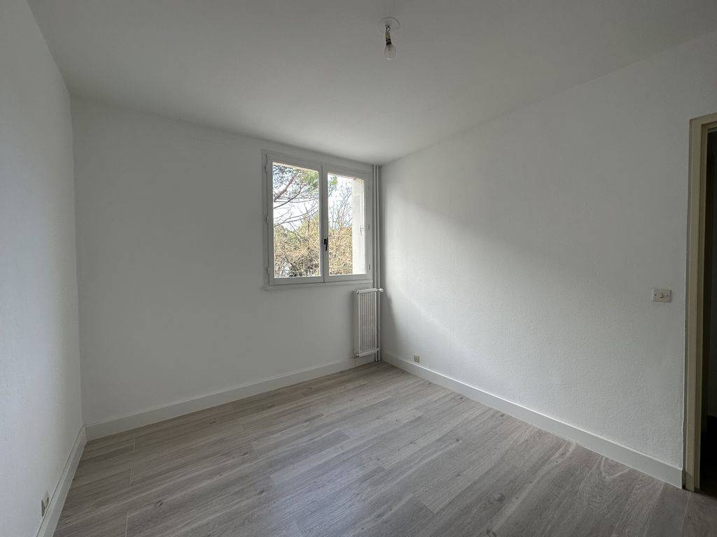 aix en provence T4 à louer 13090 proche commodités résidence fermée