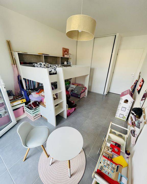 louer à ventabren un appartement T3 2 chambres avec garages das résidence récente