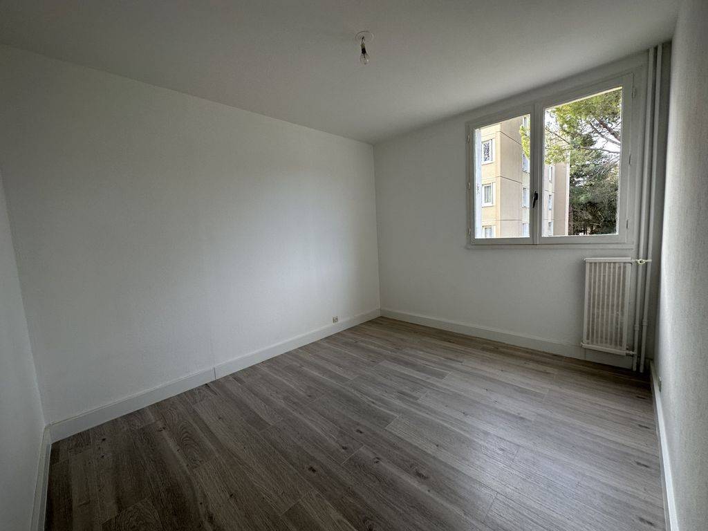 T4 3 chambres sde cuisine équipée terrasse aix en provence location