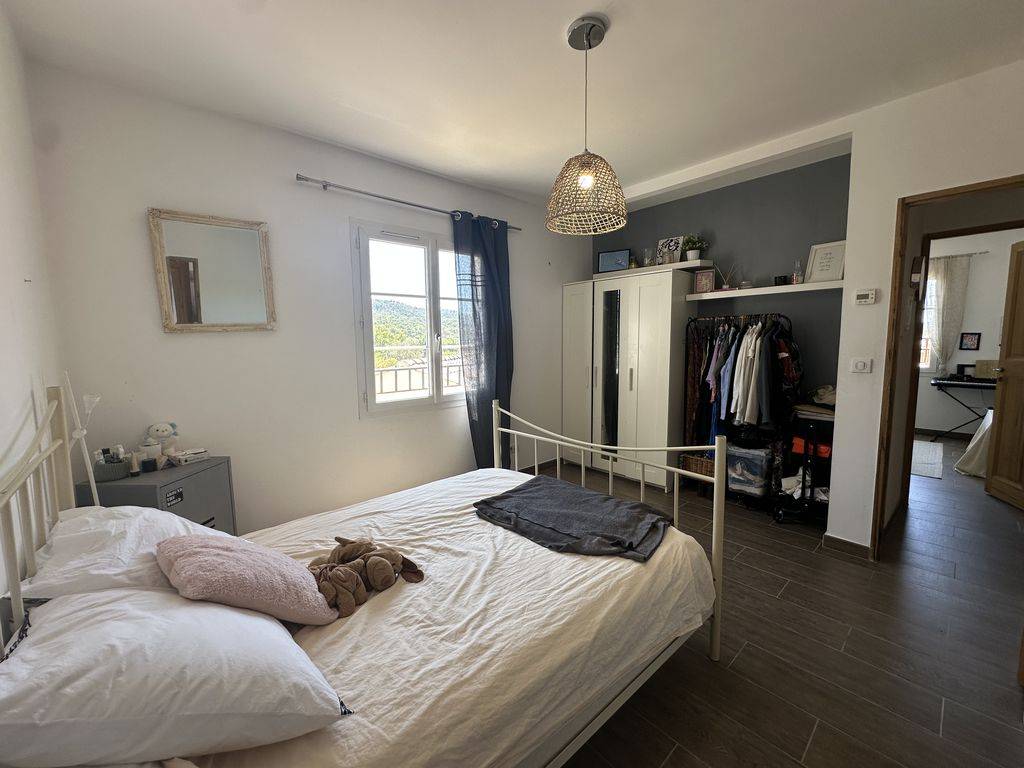 secteur calme de ventabren proche des arrêts de bus vente d'une maison T6 