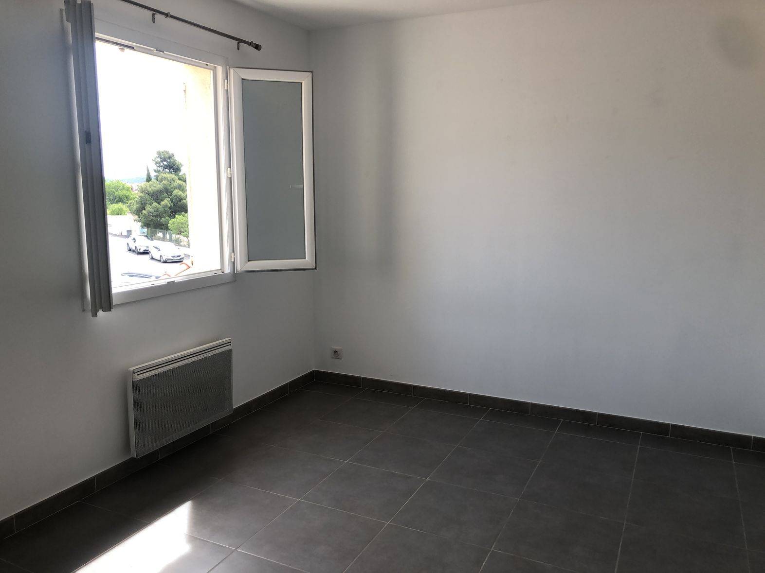 maison 2 chambres à louer la fare les oliviers 13