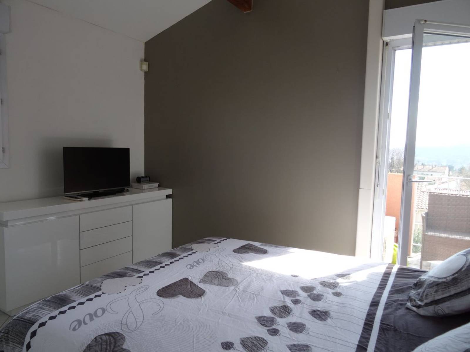 appartement à louer à coudoux au coeur du village exposé sud 1 chambre