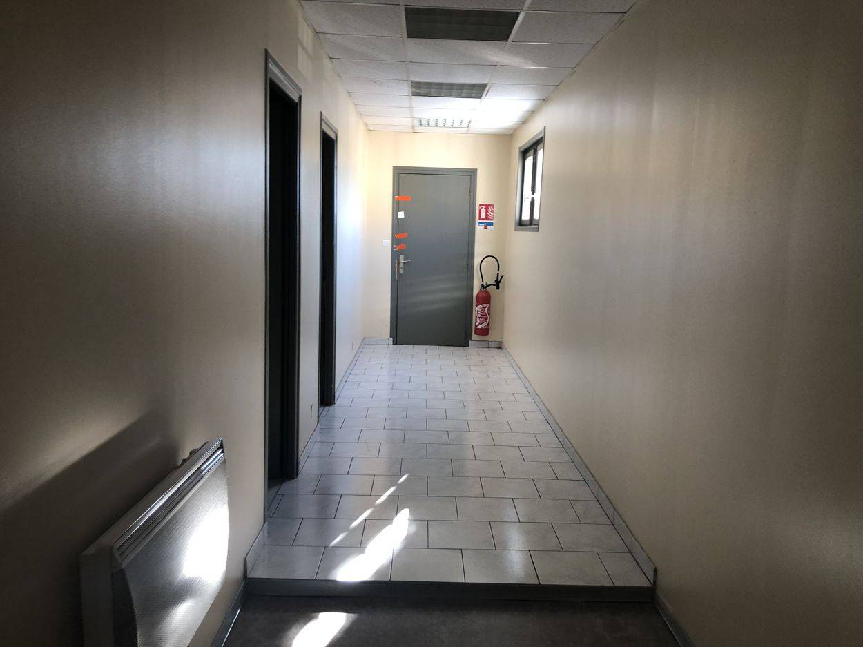 entrepot et bureaux à louer rognac 13340