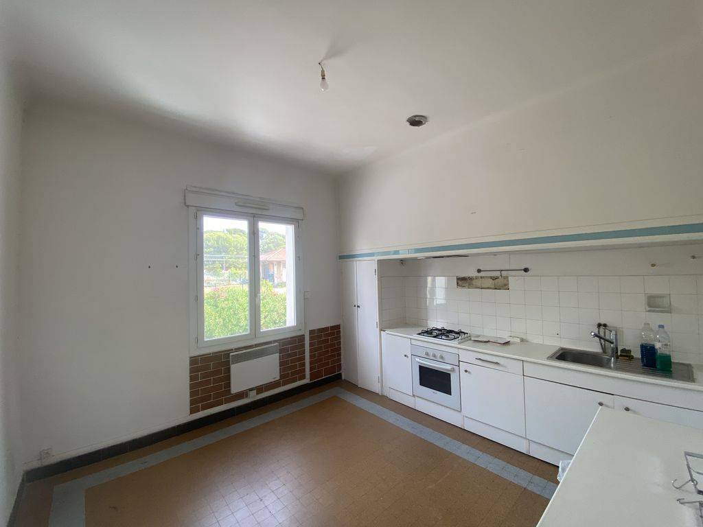 location d'un appartement avec cuisine équipée 2 chambres jardinet à ROGNAC 13340