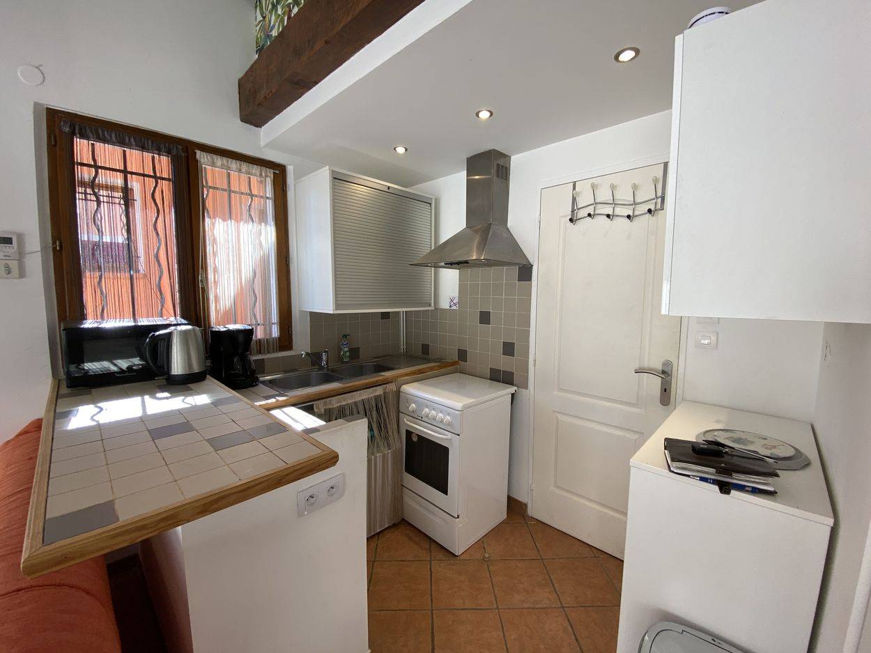 studio à louer avec stationnement 13122